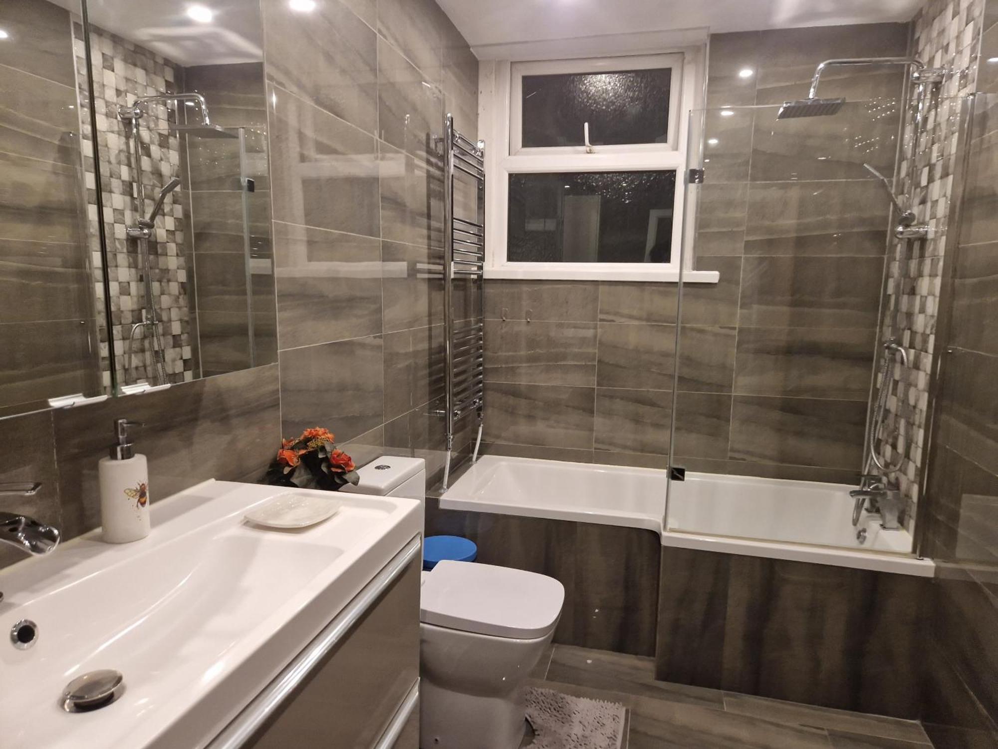 לידס Kayumba Properties Ltd מראה חיצוני תמונה